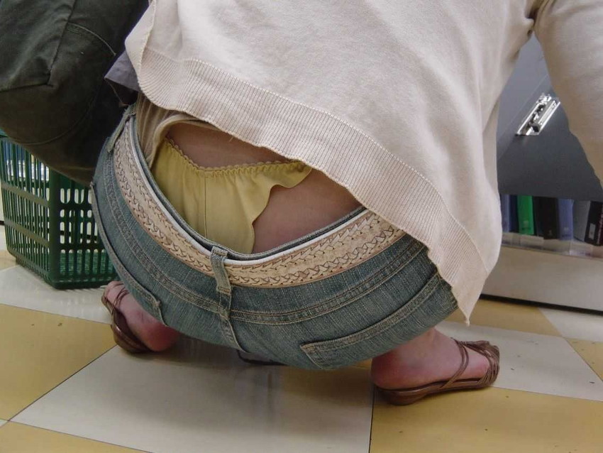 【ローライズエロ画像】こんなズボン履いてれば、こんな事にもなりますよ…。 29