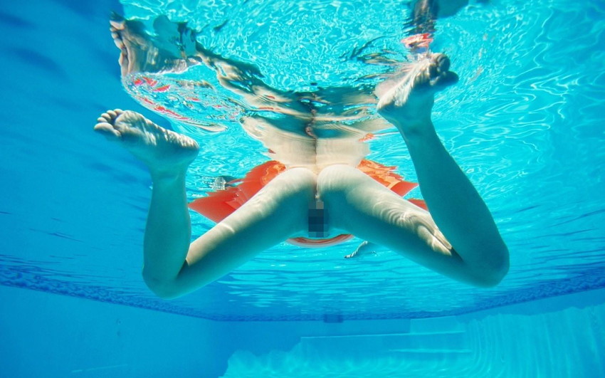 【水中エロ画像】水中カメラが収めたエロス！こんなに水中ってエロいぞ！ 42