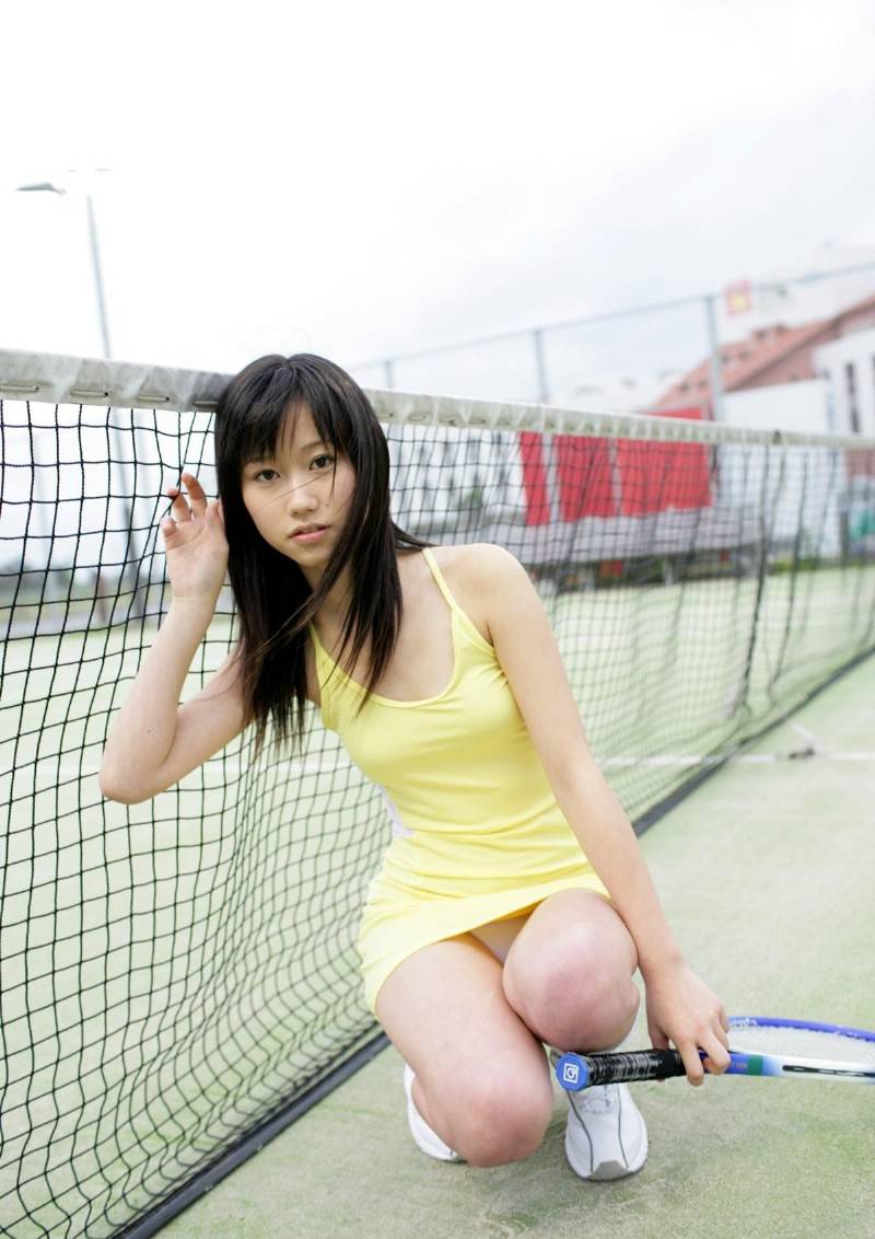 【テニスウェアエロ画像】テニスウェア着たお嬢様系美少女が汗ばんだエッロいおっぱい露出してラケットでオナニーww 47