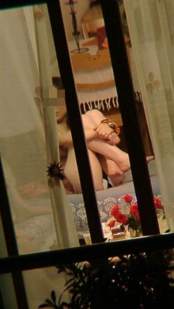 【民家盗撮エロ画像】素人人妻や一人暮らしJDを窓から覗いて風呂上がりや着替えを盗撮しちゃった民家盗撮のエロ画像集w 64