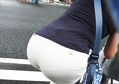 【パンツの線エロ画像】パンティーラインがくっきり見えるズボンやスカートを履いた素人女子を尾行盗撮してるパンツの線のエロ画像集！w【80枚】