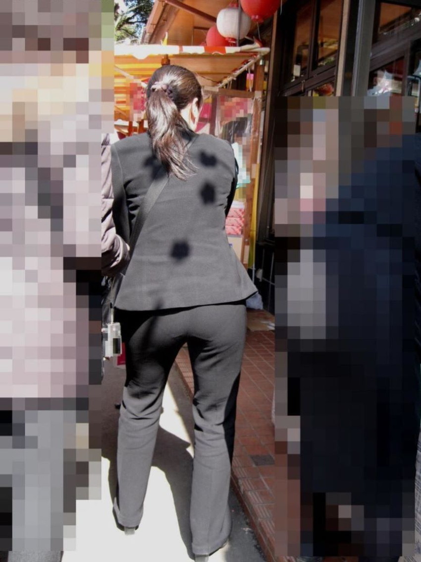 【パンツの線エロ画像】パンティーラインがくっきり見えるズボンやスカートを履いた素人女子を尾行盗撮してるパンツの線のエロ画像集！w【80枚】 46