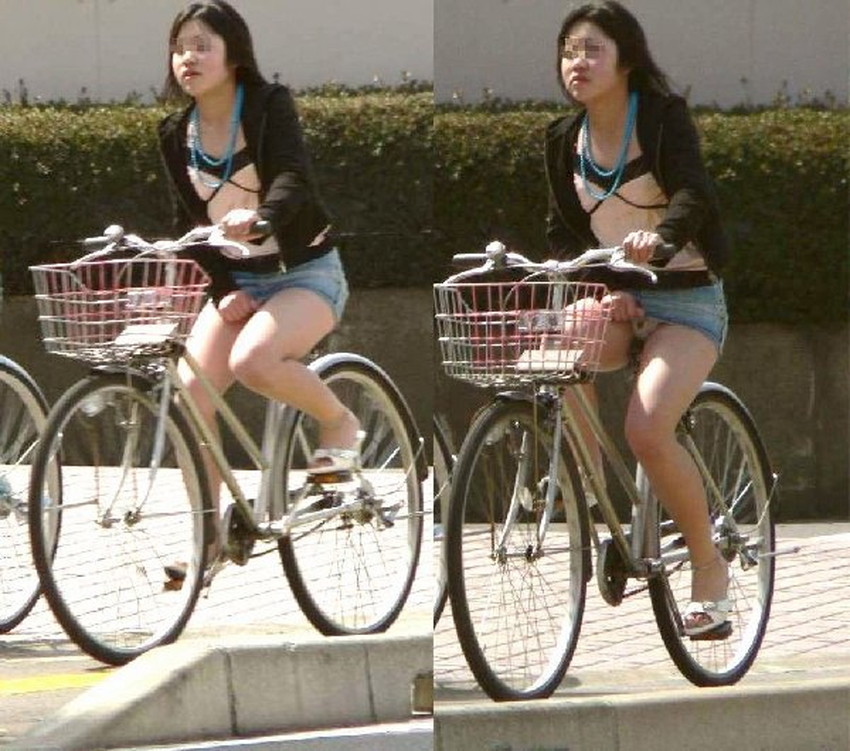 【チャリパンチラエロ画像】ヒラヒラスカートの自転車女子は要注意！走行中や停車中にパンチラした瞬間を盗撮したチャリパンチラのエロ画像集！ww【80枚】 10