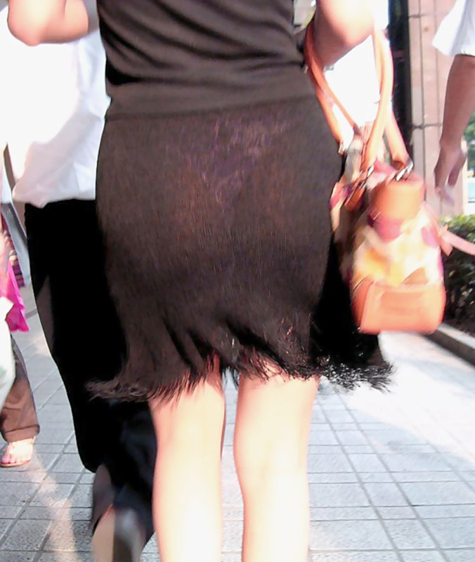 【透けスカートエロ画像】スカート透けてパンティー丸見えなのに気づかない素人女子たちの透けスカートのエロ画像集！ww【80枚】 78