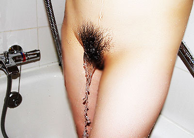 【濡れ陰毛エロ画像】ちょっと剛毛気味のお姉さんのマン毛がシャワーで濡れて水が滴り超エロくなっちゃってる濡れ陰毛のエロ画像集です！ww【80枚】