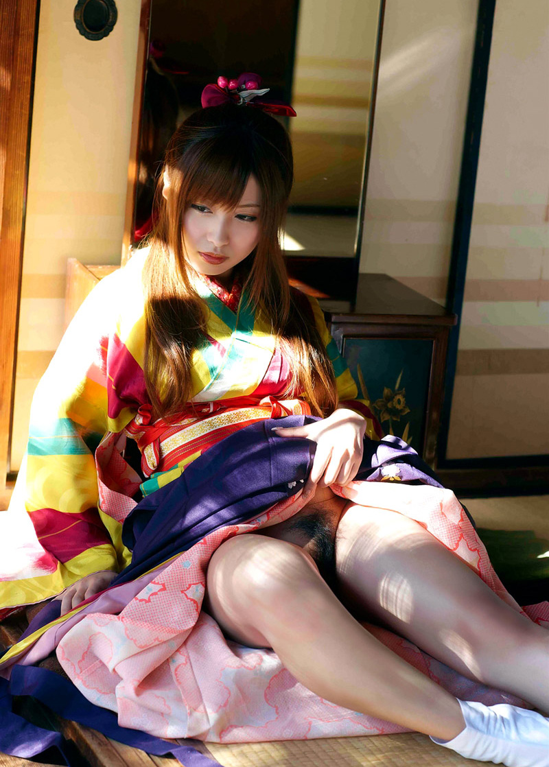 【和服エロ画像】この雰囲気、やっぱり日本人なら和服のエロスに惹かれるよな！ 31