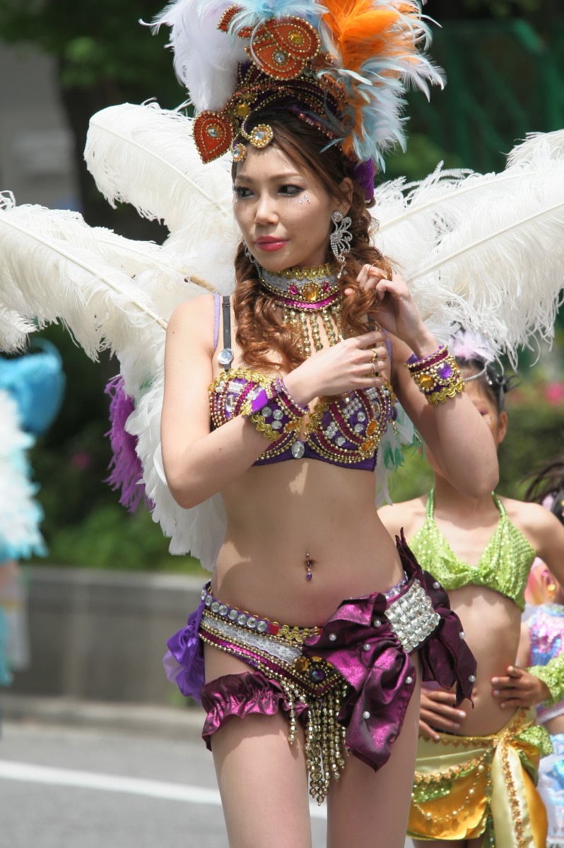 【サンバエロ画像】日本にもあった！下着同然で踊りまくりのサンバ祭り！ 08