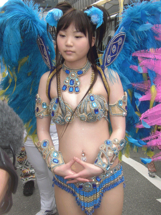 【サンバエロ画像】日本にもあった！下着同然で踊りまくりのサンバ祭り！ 15