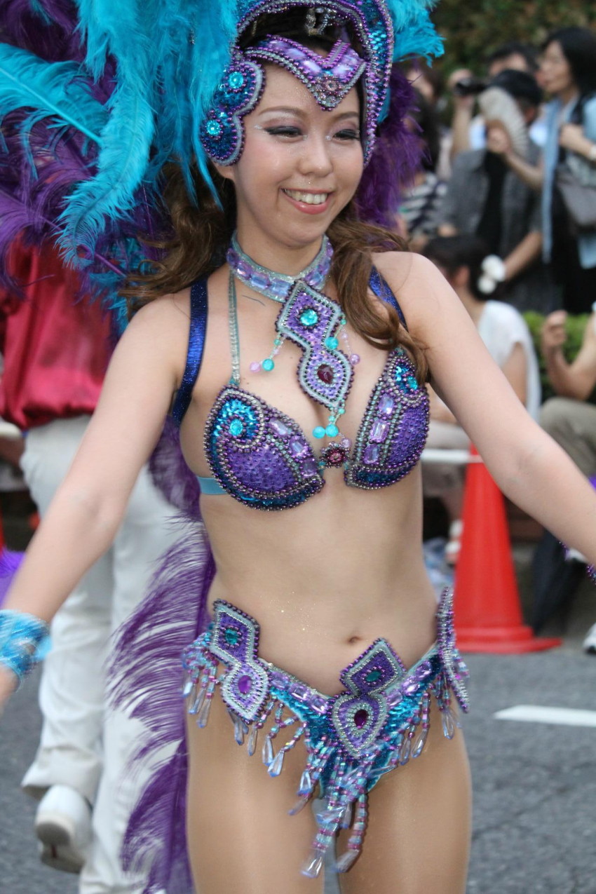 【サンバエロ画像】日本にもあった！下着同然で踊りまくりのサンバ祭り！ 17