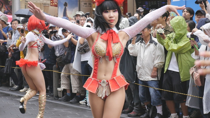 【サンバエロ画像】日本にもあった！下着同然で踊りまくりのサンバ祭り！ 41