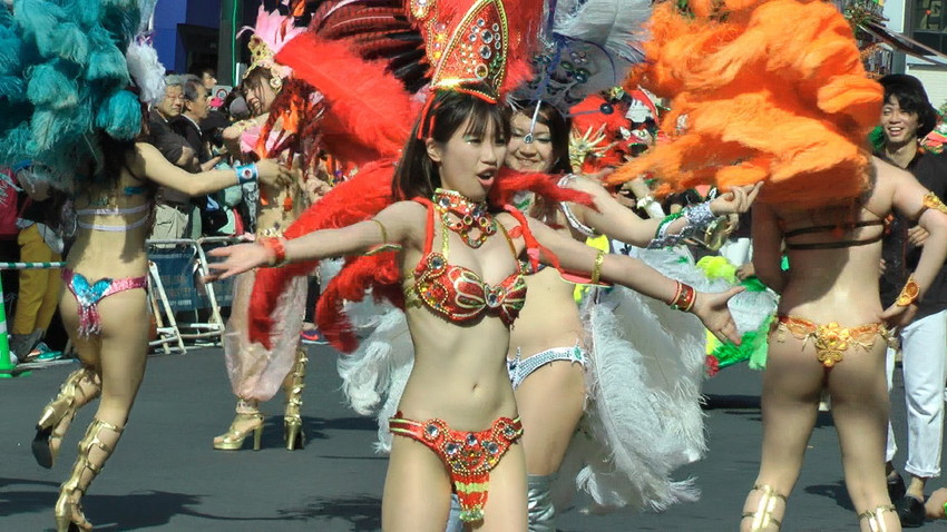 【サンバエロ画像】日本にもあった！下着同然で踊りまくりのサンバ祭り！ 47