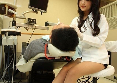 【有能】台湾のミニスカ歯科衛生士・・・完全に露出狂。（画像あり）