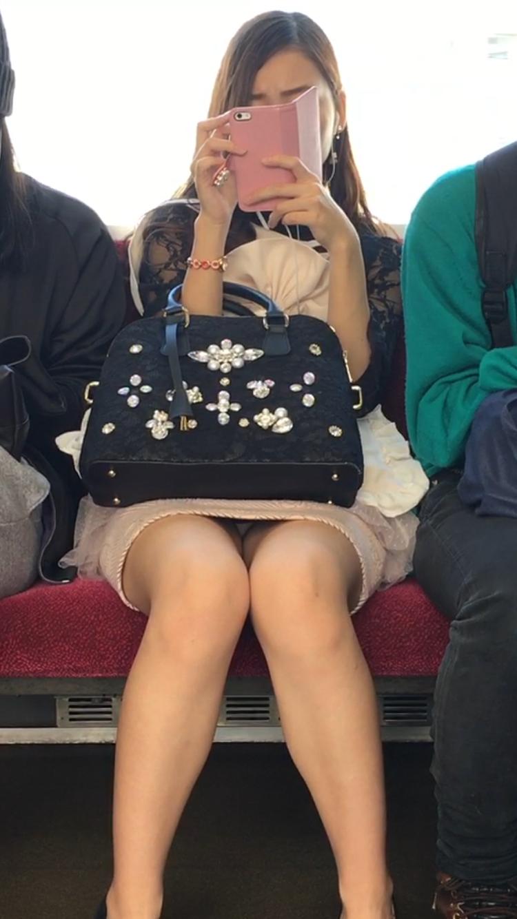 【電車内盗撮エロ画像】電車内でパンチラしている女子見つけたから撮ったったｗ 17