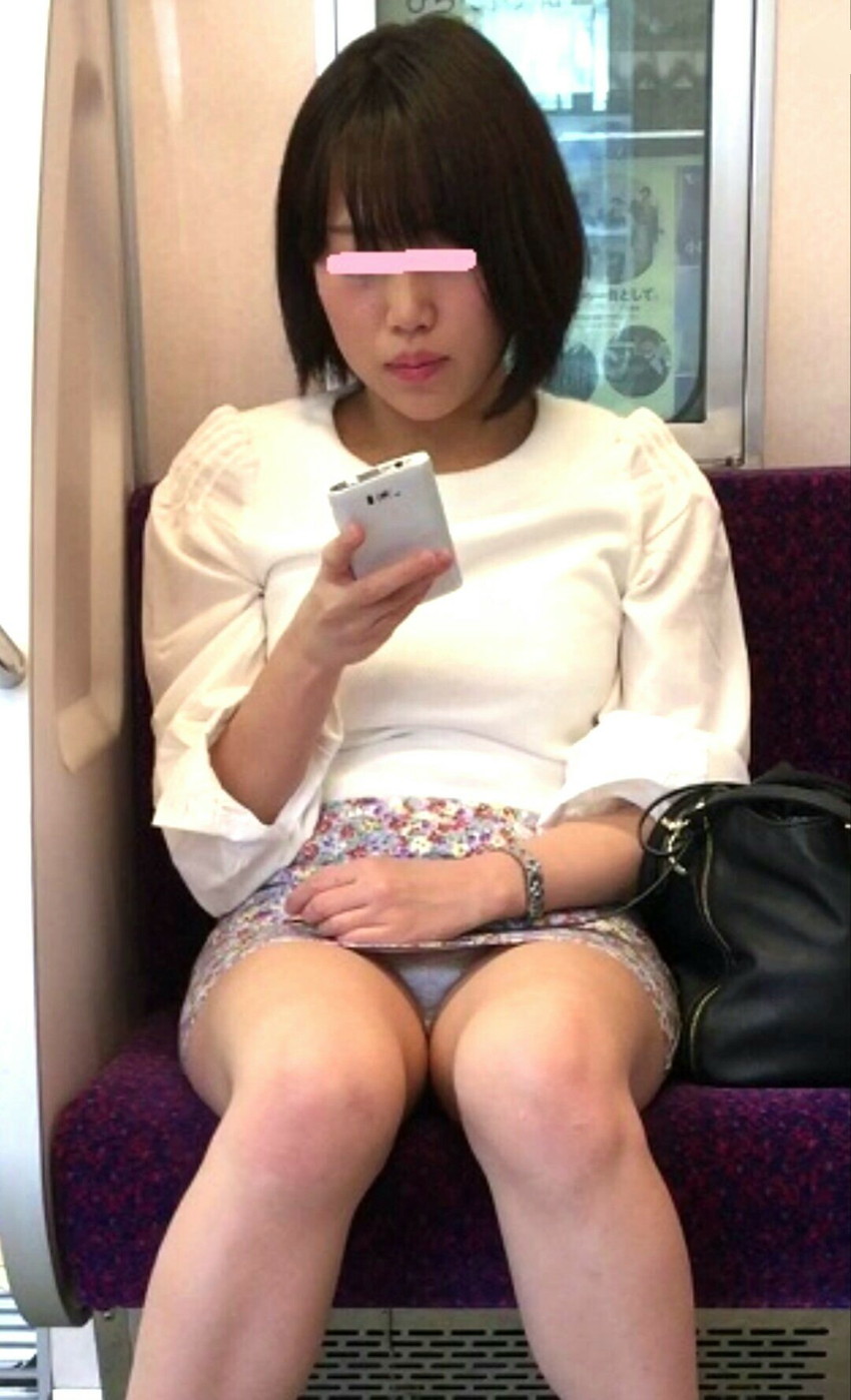 【電車内盗撮エロ画像】電車内でパンチラしている女子見つけたから撮ったったｗ 38