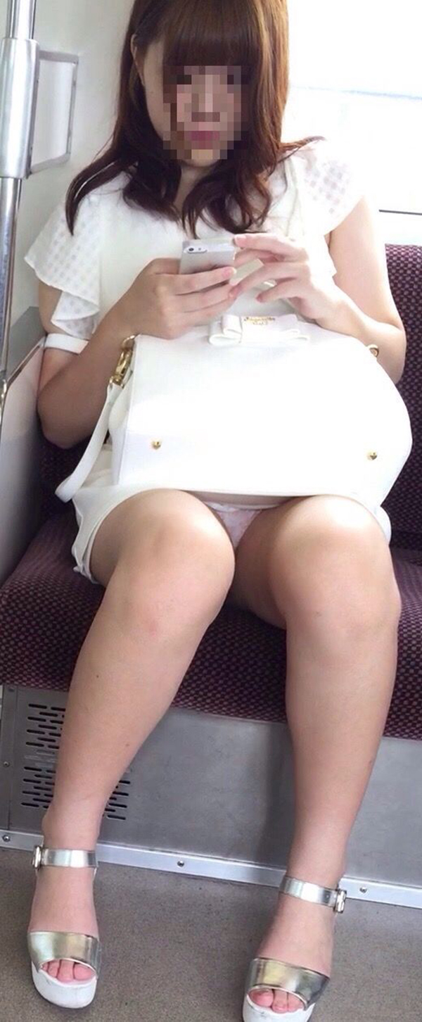 【電車内盗撮エロ画像】電車内でパンチラしている女子見つけたから撮ったったｗ 54