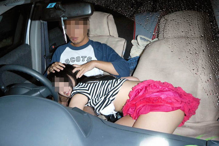 【車内エロ画像】車の中で繰り広げられるカップルたちのエロ行為ｗｗｗｗ 09