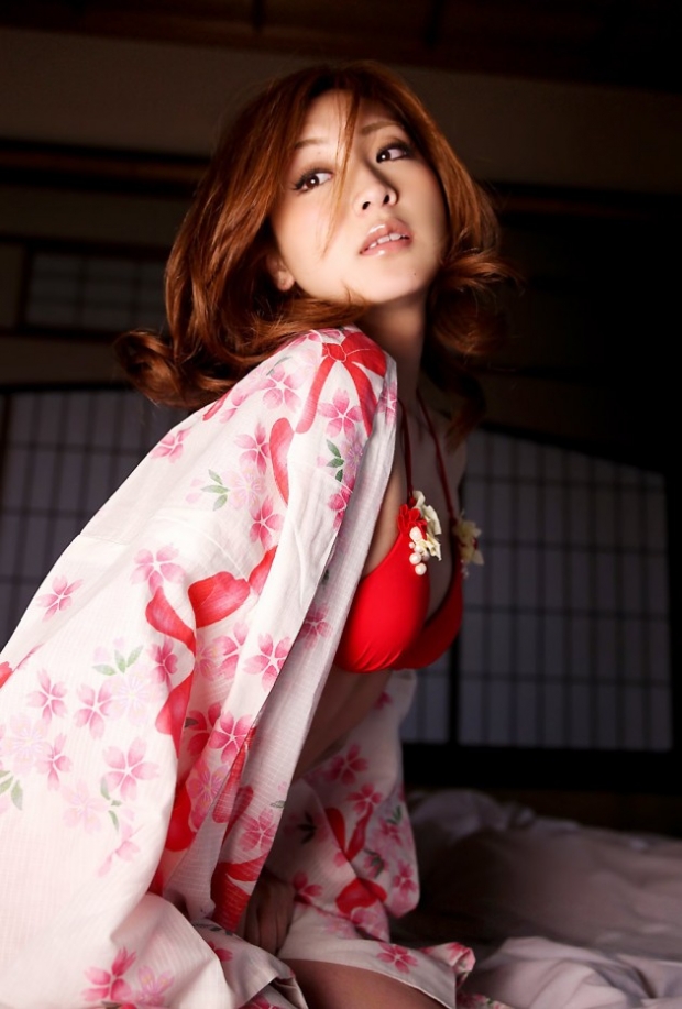 【和服エロ画像】日本古来の民族衣装をまとった女の子のエロ画像にフル勃起不可避！