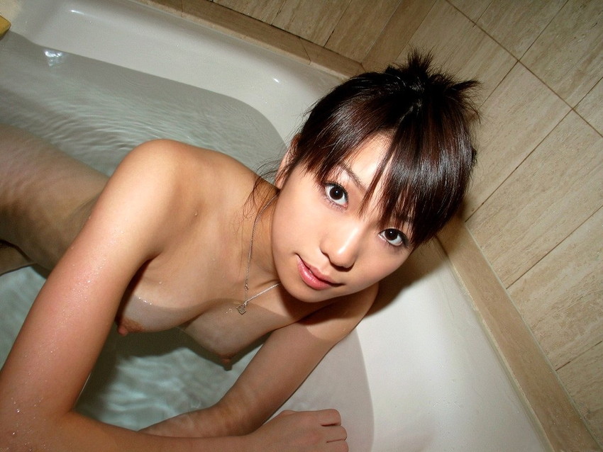 【入浴エロ画像】日常で女の子が最も全裸になる確率が高い瞬間！ｗｗｗ 18